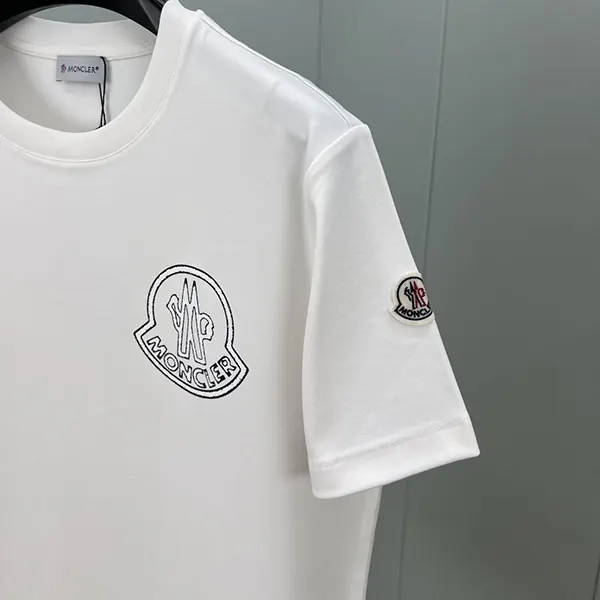 一目惚れ♪ モンクレール ロゴパッチ付 クルーネック半袖Tシャツ moc78903