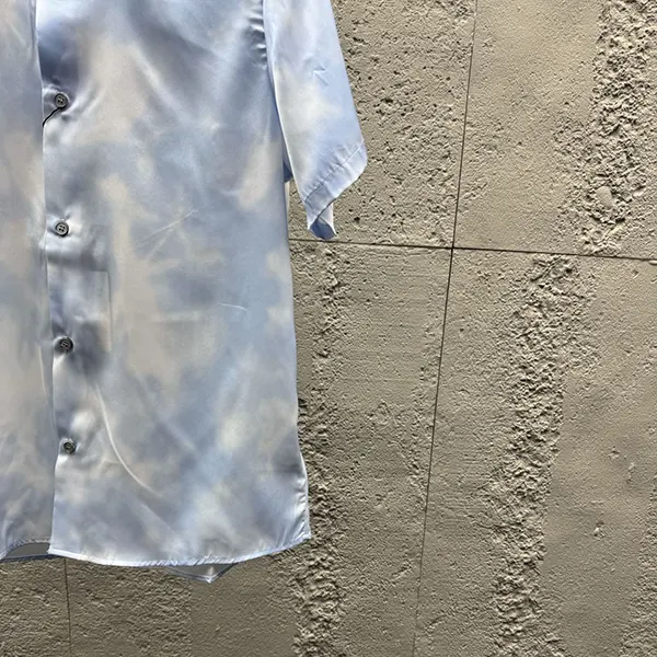 超話題!ルイヴィトン タイダイ風 ロゴレザーパッチ付 シャツ ブルー vuf34712