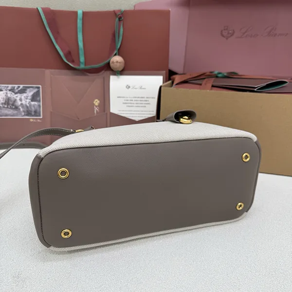 ロロ・ピアーナ スモール ニードルバッグ スーパーコピー roc44547