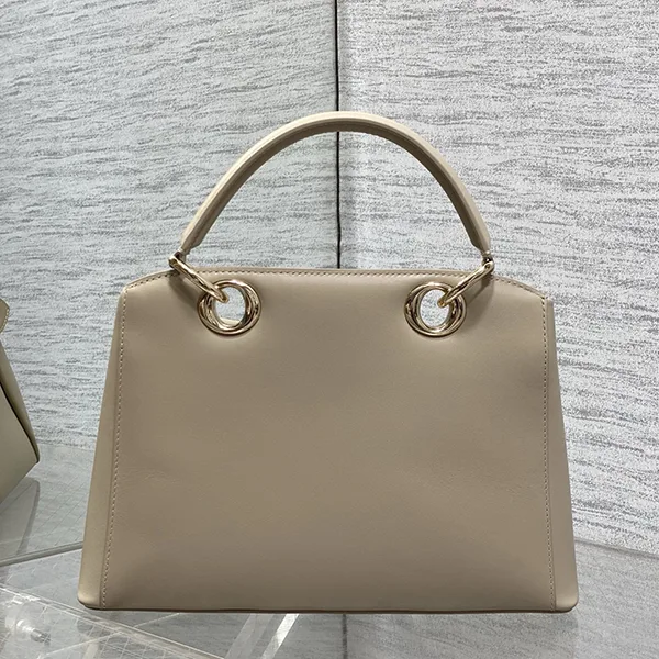 【上品も流行りも欲張りに叶える】ディオール ハンドバッグ スーパーコピー det95815