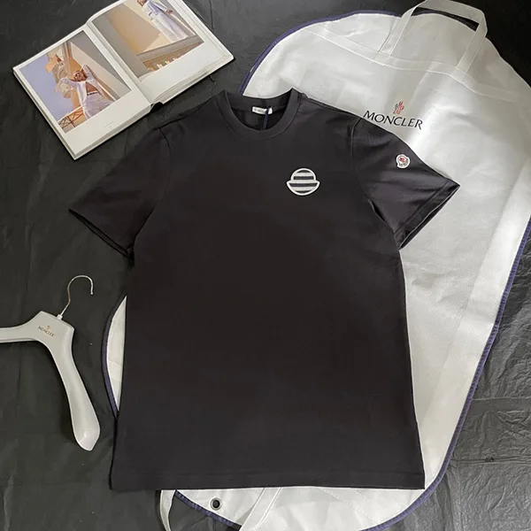 【モンクレール】ロゴ パッチ クルーネック T シャツ 8C0007189B8U