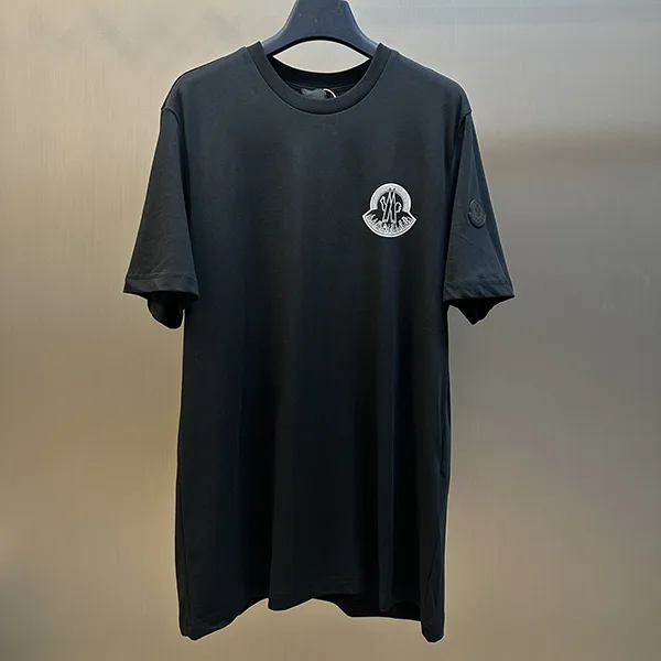 一目惚れ♪【モンクレール】ロゴパッチ クルーネック Tシャツ 偽物 moj66448