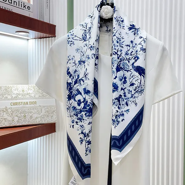 お洒落 ディオール 90 スクエアスカーフ スーパーコピー deb53765