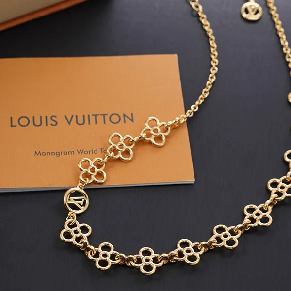 組み合わせを楽しめる【ルイヴィトン】チョーカー・LV チャーム