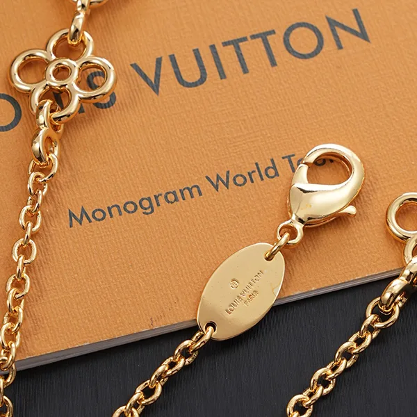 組み合わせを楽しめる【ルイヴィトン】チョーカー・LV チャーム