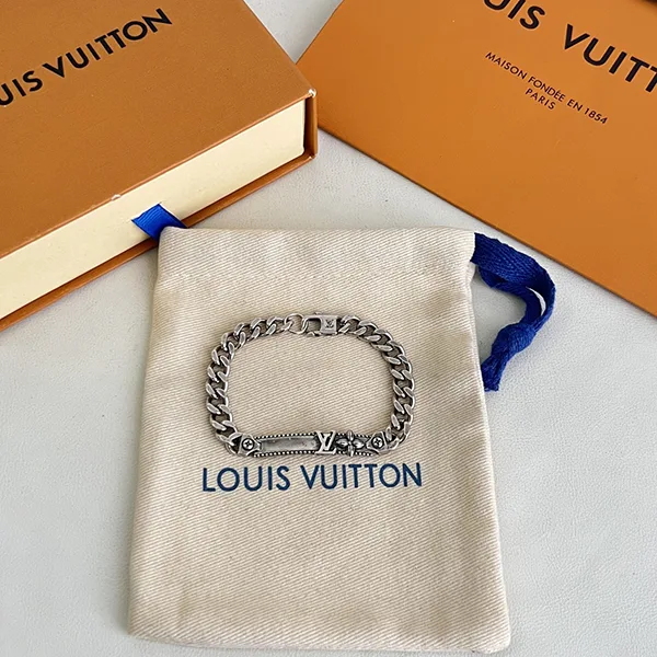 ルイヴィトン LV ウィスパー グルメット 偽物 シルバー