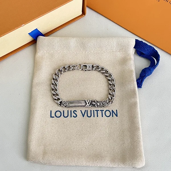ルイヴィトン LV ウィスパー グルメット 偽物 シルバー