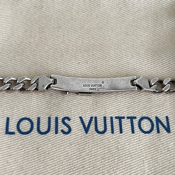ルイヴィトン LV ウィスパー グルメット 偽物 シルバー