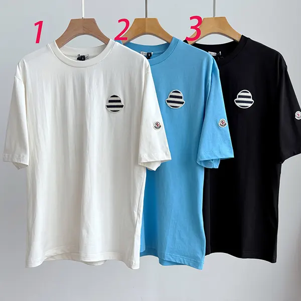 モンクレール ロゴパッチクルーネックTシャツ