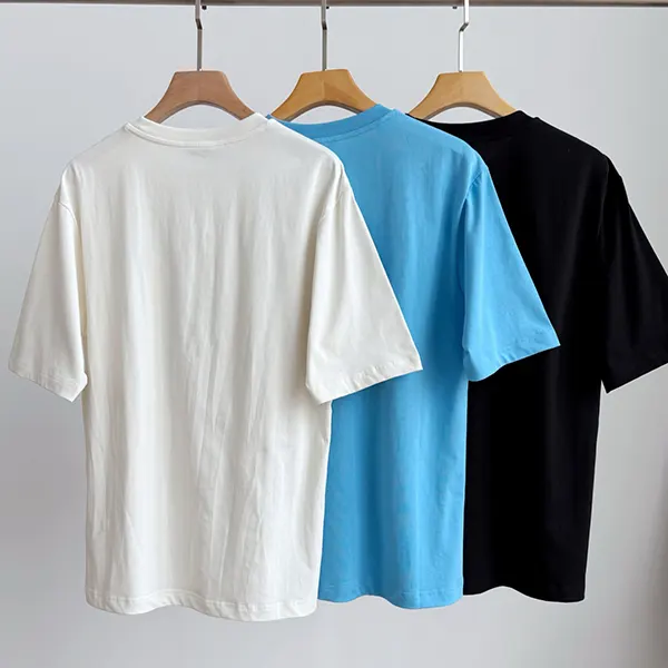 モンクレール ロゴパッチクルーネックTシャツ