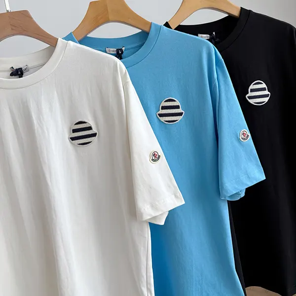モンクレール ロゴパッチクルーネックTシャツ