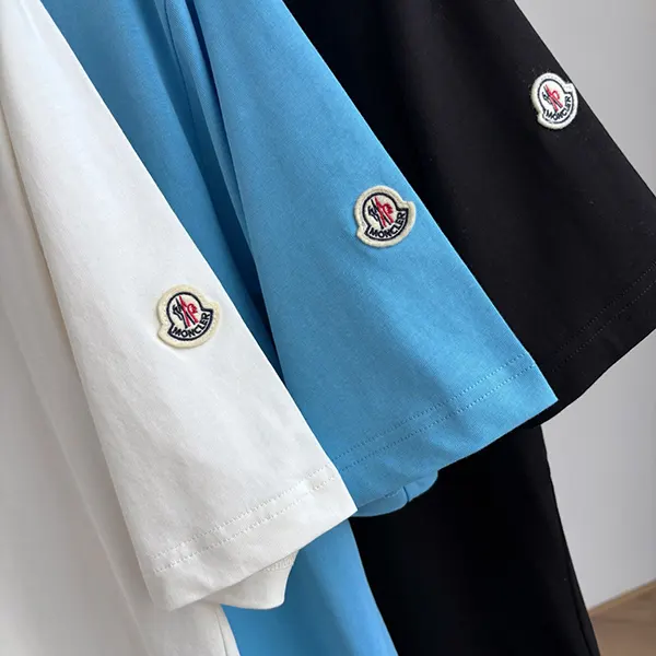 モンクレール ロゴパッチクルーネックTシャツ