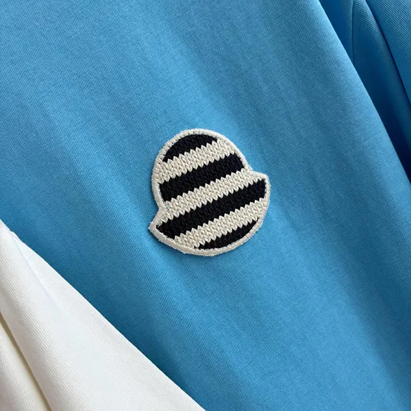 モンクレール ロゴパッチクルーネックTシャツ