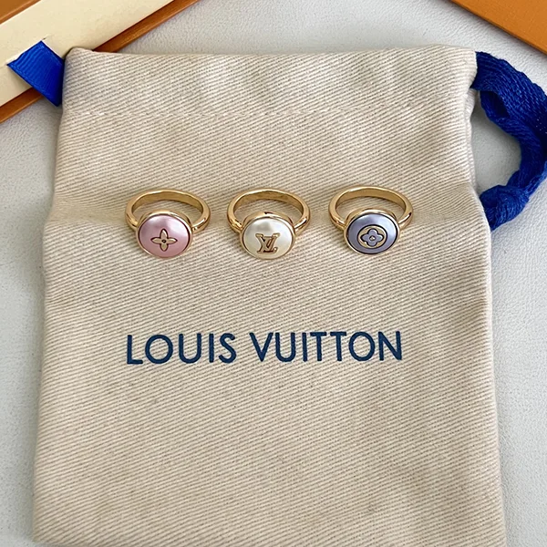 重ね付けでも ルイヴィトン リング・LV パーリー コンフェッティ 偽物 M1949M