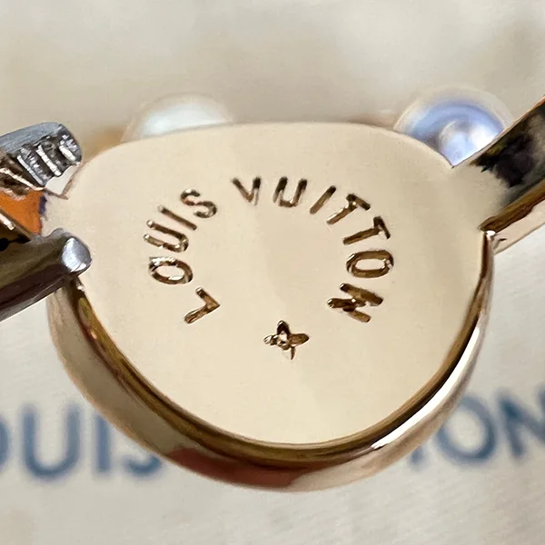 重ね付けでも ルイヴィトン リング・LV パーリー コンフェッティ 偽物 M1949M