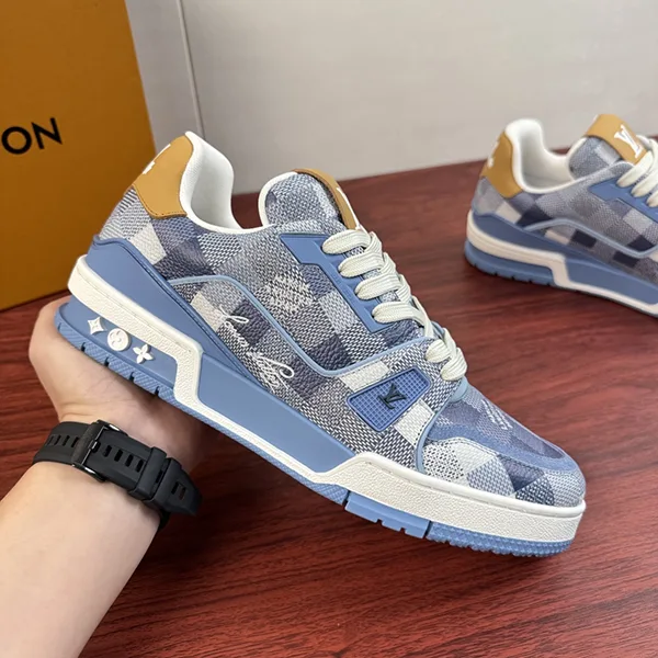 【ルイヴィトン】LV トレーナー スニーカー 偽物 1AKCCT
