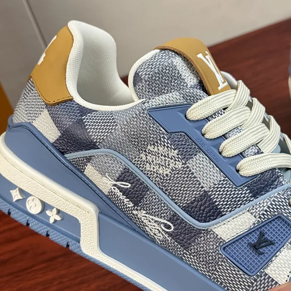【ルイヴィトン】LV トレーナー スニーカー 偽物 1AKCCT