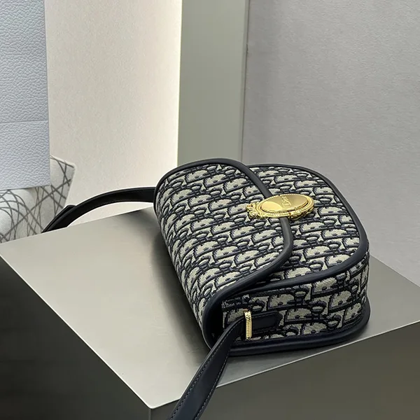 【軽やかにお出かけ♪】ディオール Medaillon チェーンバッグ M3921QTZQ_M928