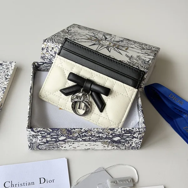 ときめく可愛さ♡【ディオール】 Lady Dior カードケース S2604OUQA_M900