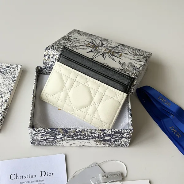ときめく可愛さ♡【ディオール】 Lady Dior カードケース S2604OUQA_M900