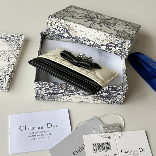 ときめく可愛さ♡【ディオール】 Lady Dior カードケース S2604OUQA_M900