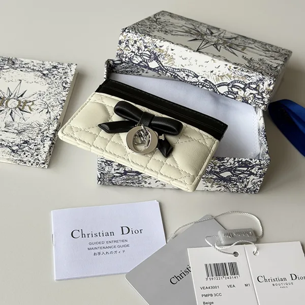 ときめく可愛さ♡【ディオール】 Lady Dior カードケース S2604OUQA_M900