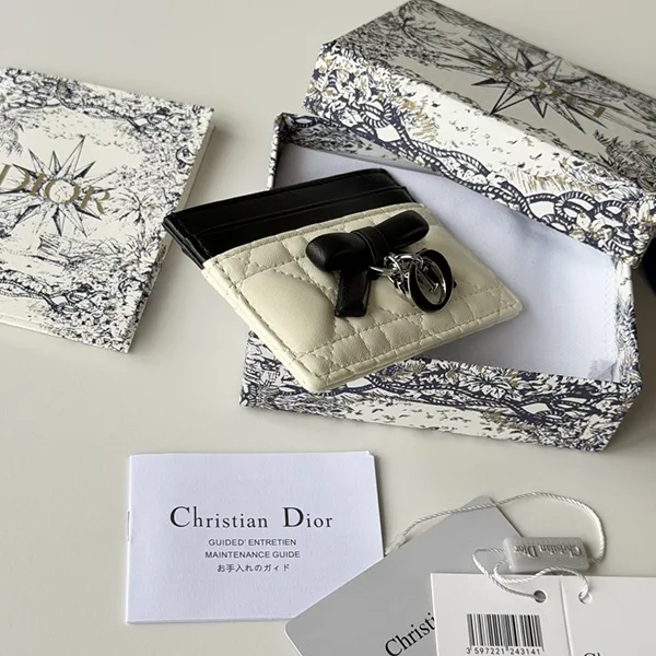 ときめく可愛さ♡【ディオール】 Lady Dior カードケース S2604OUQA_M900