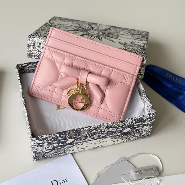 ときめく可愛さ♡【ディオール】 Lady Dior カードケース S2604OUQA_M900