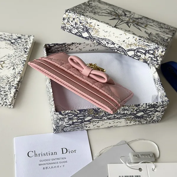 ときめく可愛さ♡【ディオール】 Lady Dior カードケース S2604OUQA_M900