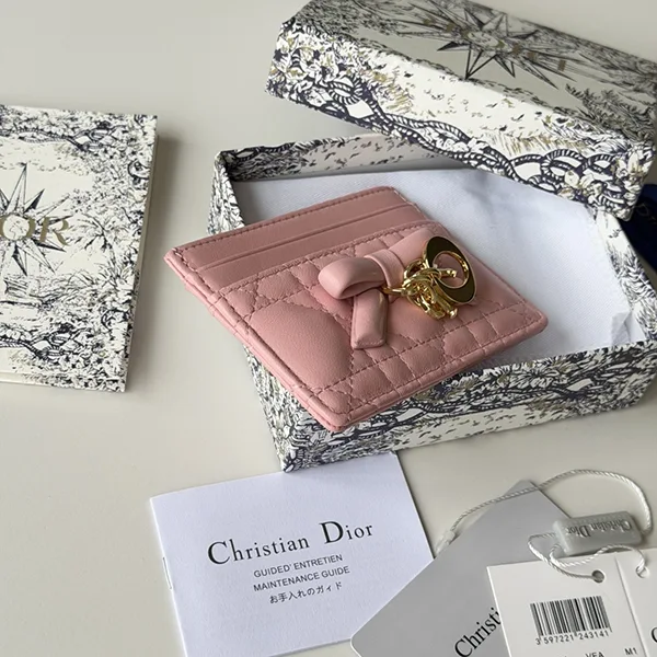 ときめく可愛さ♡【ディオール】 Lady Dior カードケース S2604OUQA_M900