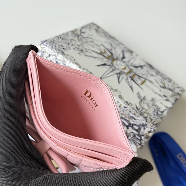 ときめく可愛さ♡【ディオール】 Lady Dior カードケース S2604OUQA_M900