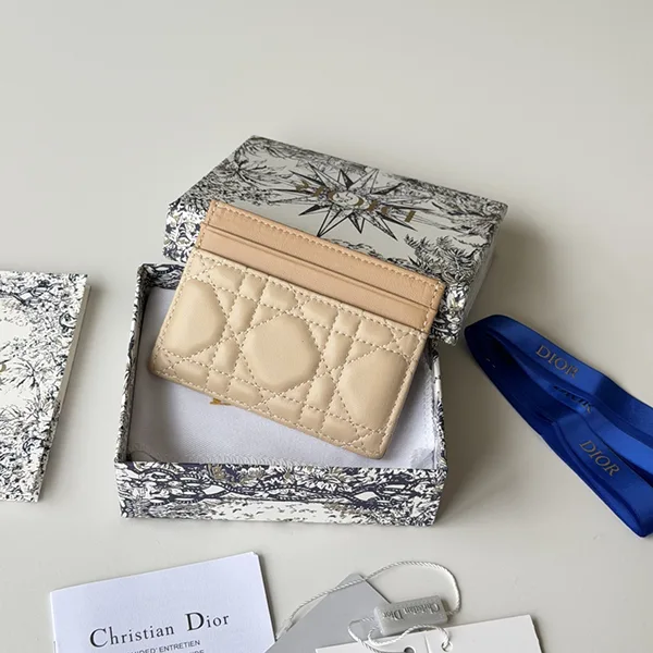 ときめく可愛さ♡【ディオール】 Lady Dior カードケース S2604OUQA_M900