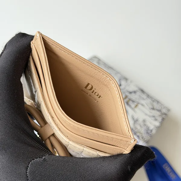 ときめく可愛さ♡【ディオール】 Lady Dior カードケース S2604OUQA_M900