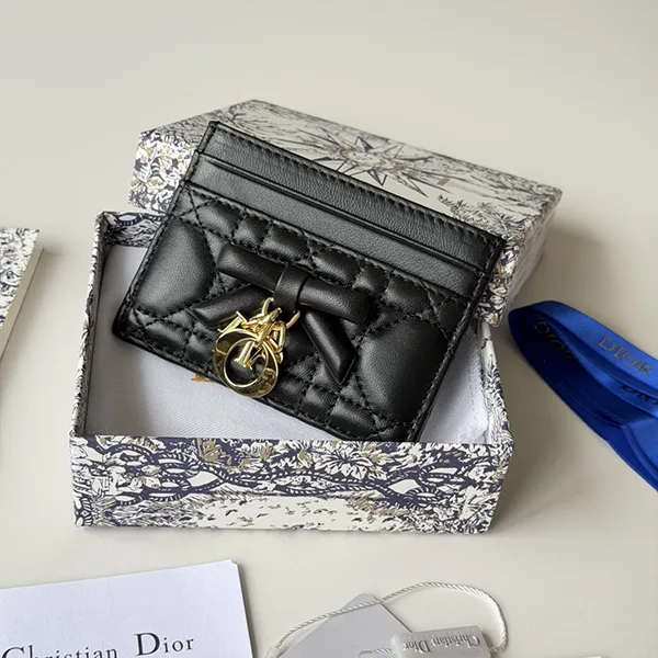 ときめく可愛さ♡【ディオール】 Lady Dior カードケース S2604OUQA_M900