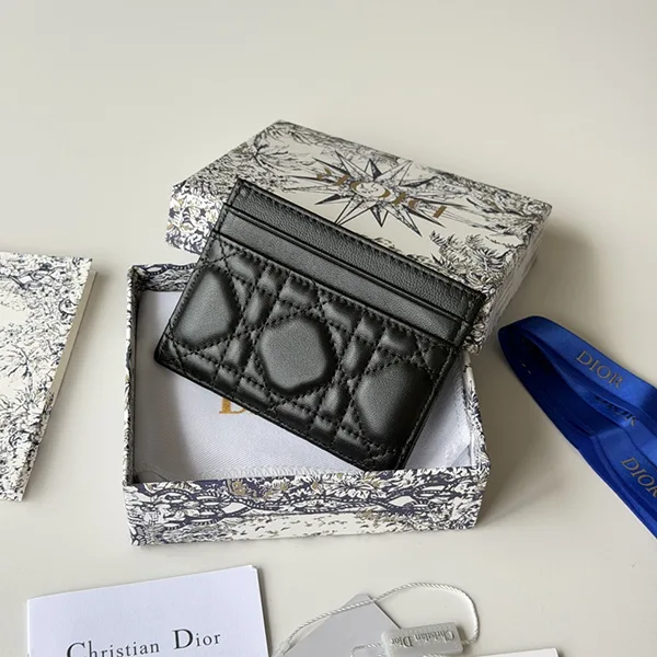ときめく可愛さ♡【ディオール】 Lady Dior カードケース S2604OUQA_M900