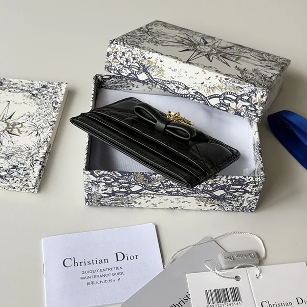 ときめく可愛さ♡【ディオール】 Lady Dior カードケース S2604OUQA_M900