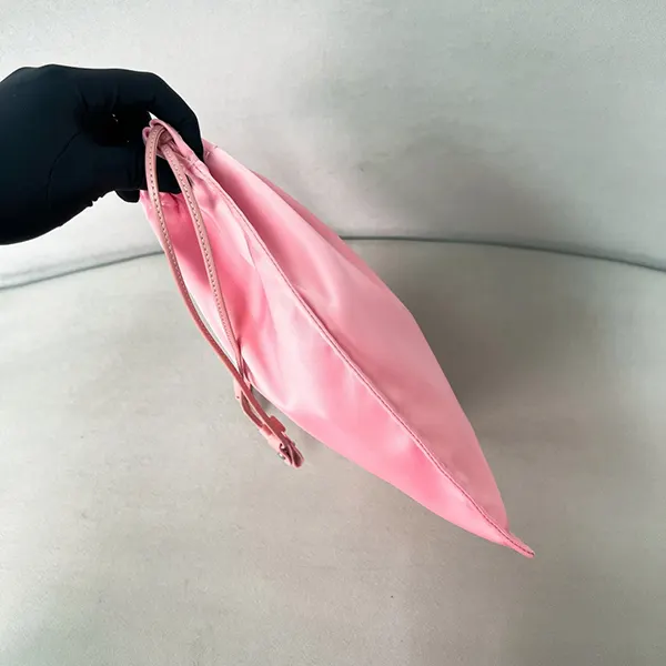 プラダ ウィッシュ シルクダッチェス ポーチ n級品