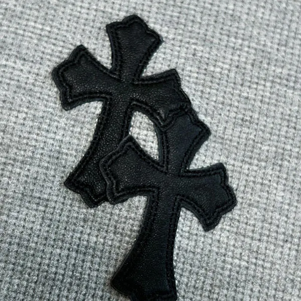 クロムハーツ スーパーコピー レザークロスパッチ サーマル ヘンリーネック ロングスリーブ Tシャツ / グレー