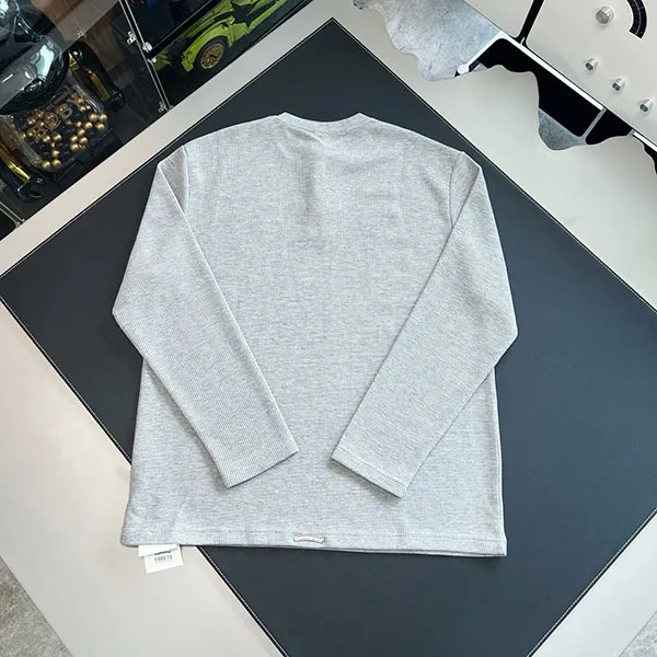 クロムハーツ スーパーコピー レザークロスパッチ サーマル ヘンリーネック ロングスリーブ Tシャツ / グレー