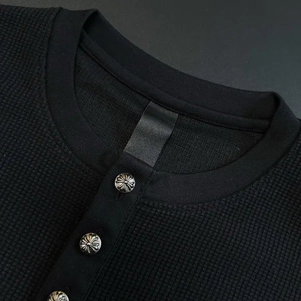 クロムハーツ スーパーコピー レザークロスパッチ サーマル ヘンリーネック ロングスリーブ Tシャツ / ブラック