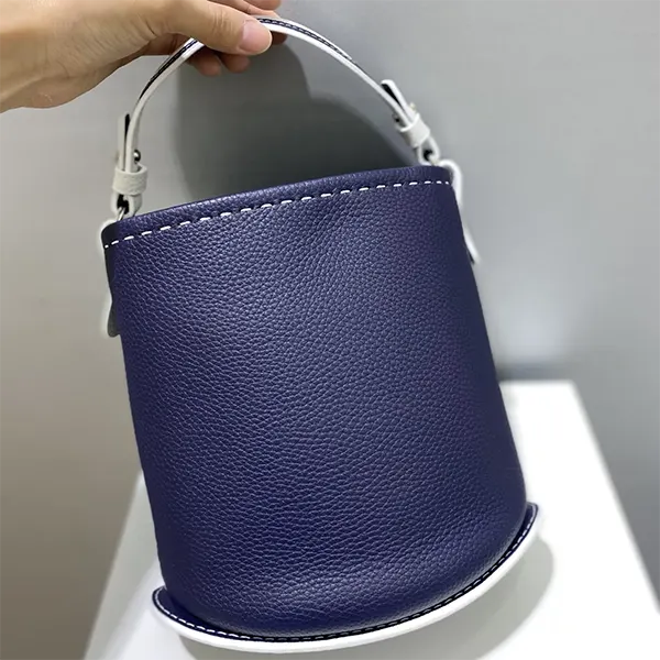 デルヴォー スーパーコピー 王室御用達《Pin Daily Surpique》ネイビー AA0551ATT0AKGPA