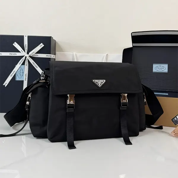 大注目◆プラダ エクスプローラ Re-Nylon xレザー バッグ スーパーコピー メンズ 2VD082_2DW3