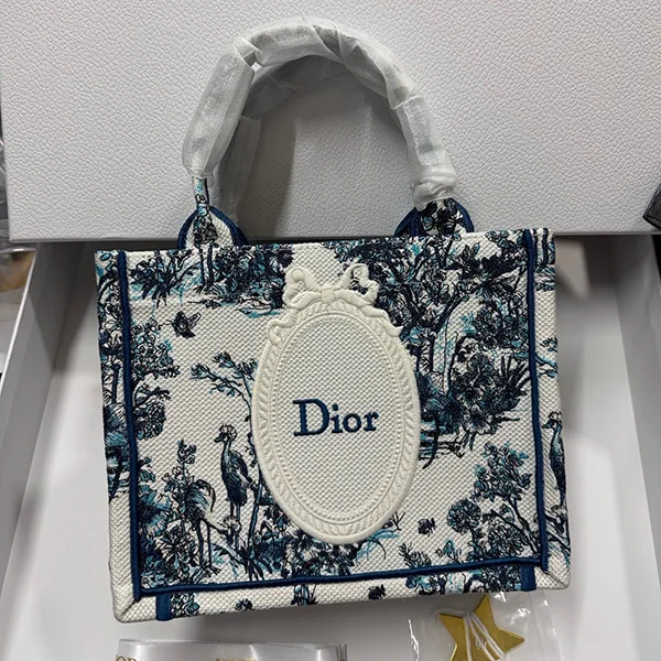 【コーデに華を添えてくれる】ディオール Book Tote ミディアム M1354PEQM_M928