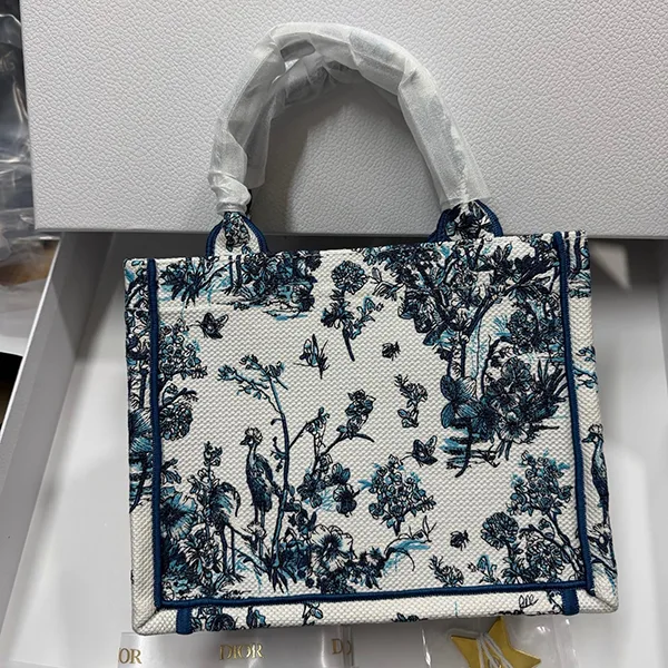 【コーデに華を添えてくれる】ディオール Book Tote ミディアム M1354PEQM_M928