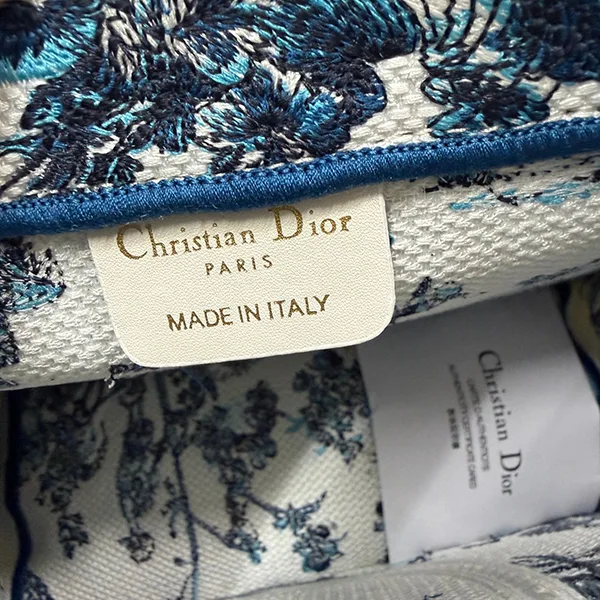 【コーデに華を添えてくれる】ディオール Book Tote ミディアム M1354PEQM_M928