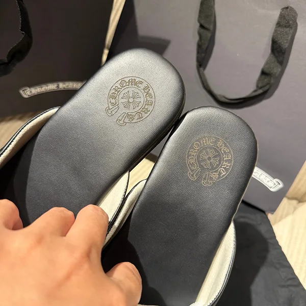 クロムハーツ ブラックレザー スリッパ スーパーコピー