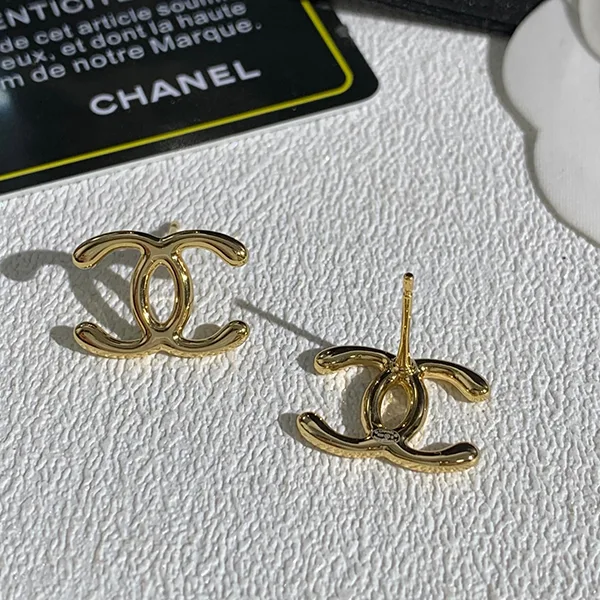 【シンプルデザインが大人気♪】シャネル ピアス シンプル CCロゴ ABH287