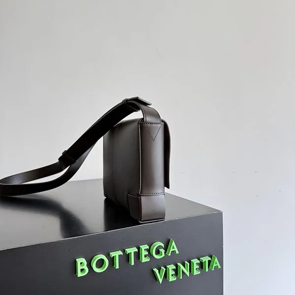 【ボッテガヴェネタ スーパーコピー】アンゴロ メッセンジャー クロスボディバッグ 867404V6HU08803