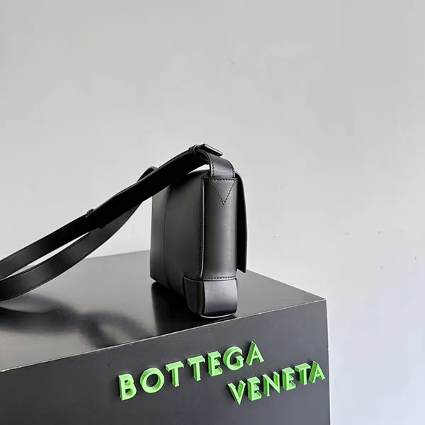 【ボッテガヴェネタ スーパーコピー】アンゴロ メッセンジャー クロスボディバッグ 867404V6HU08803