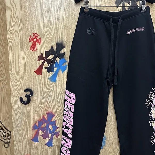 クロムハーツ x DEADLY DOLL スウェットパンツ JESSE JO スクロール